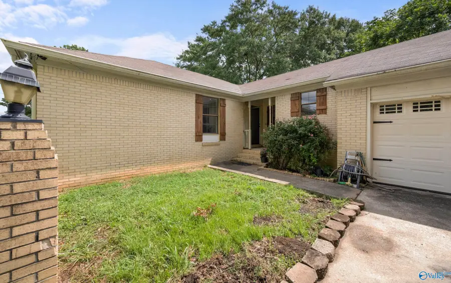 704 Hannah Avenue Se, Attalla, AL 35952 - #3