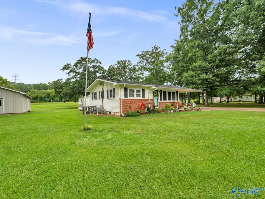 437 Anderson Street W, Scottsboro, AL 35768 - #3