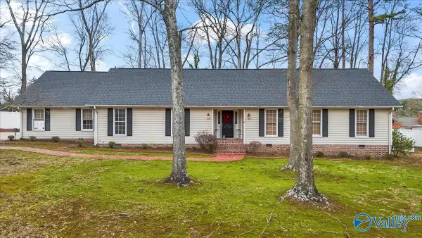 105 Hudgins Drive, Albertville, AL 35951