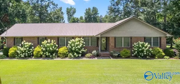 2319 Cornelia Circle W, Gadsden, AL 35901