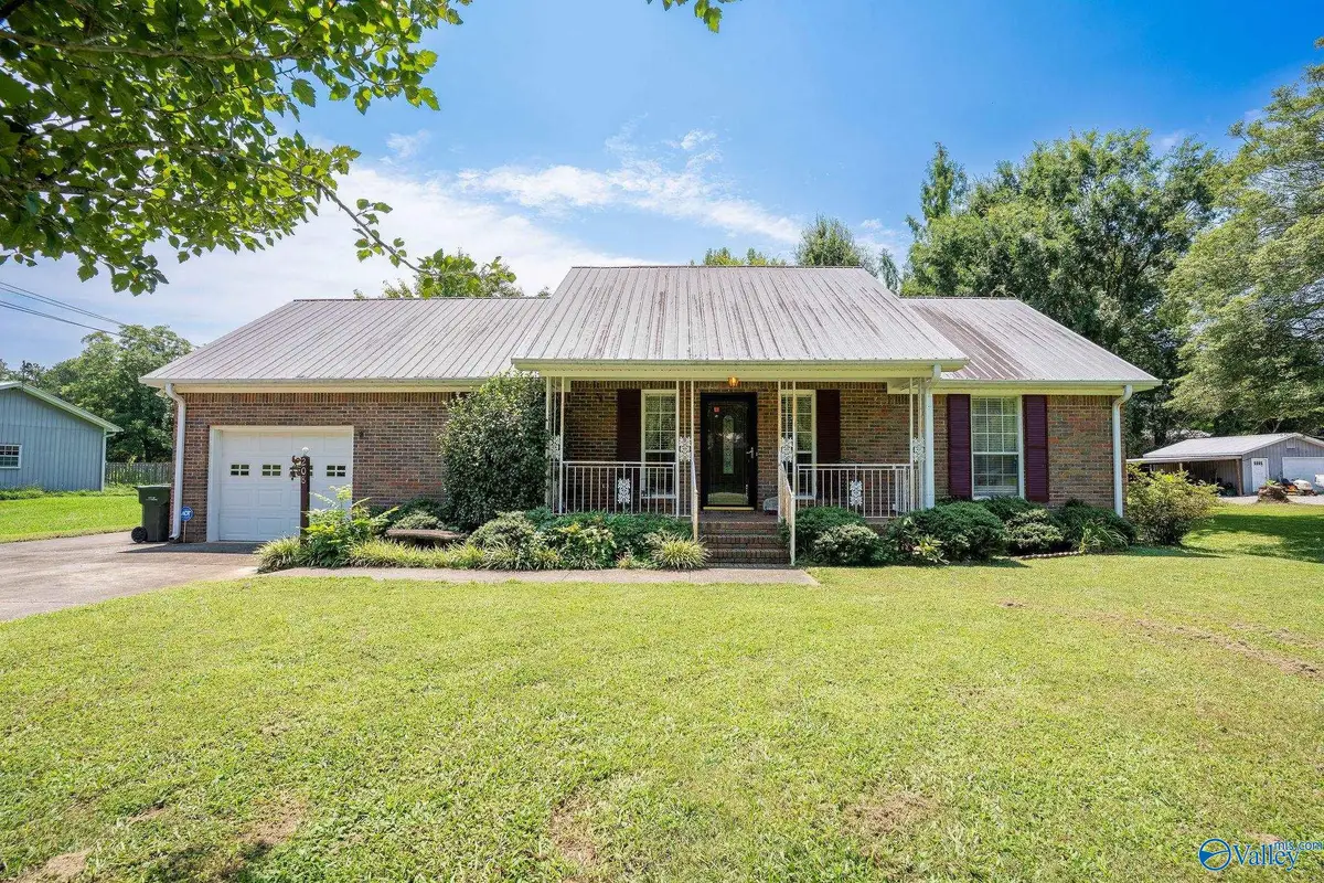 208 Hillsdale Drive, Scottsboro, GA 30757 - #1