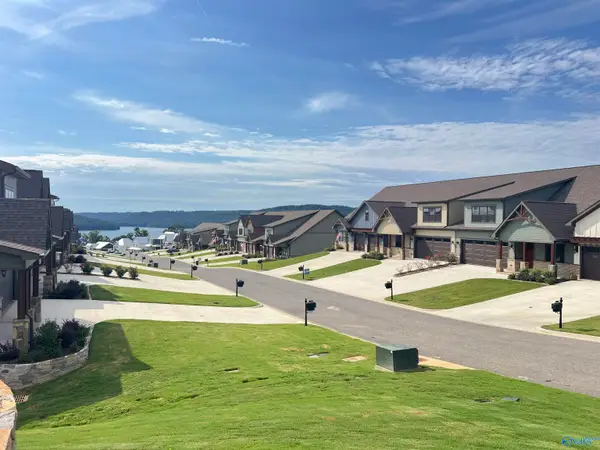 95 Whistling Straits Way, Guntersville, AL 35976