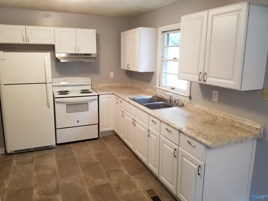 323 South Plymouth Nw, Huntsville, AL 35811 - #2
