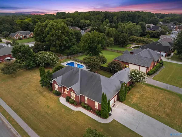 275 Natchez Trail, Huntsville, AL 35806