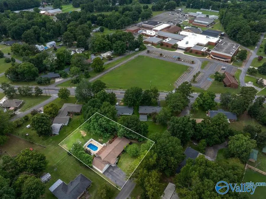 615 6th Street Ne, Arab, AL 35016 - #3