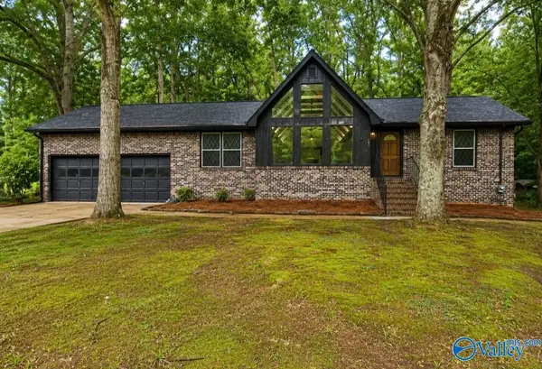 106 Guinivere Drive, Albertville, AL 35950