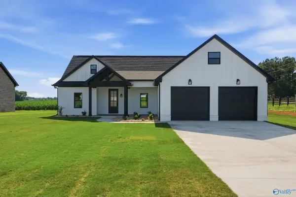 100 Hummingbird Way, Killen, AL 35645