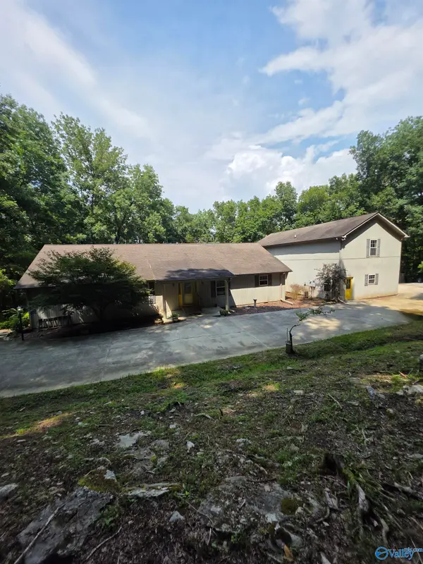 475 South Green Mountain Road, Owens Cross Roads, AL 35763