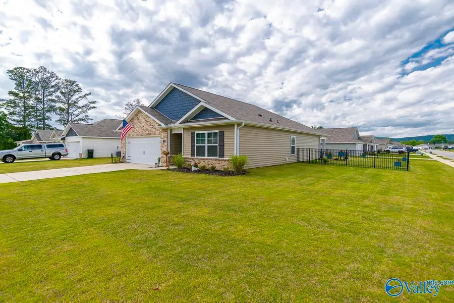 105 Syd Road, Owens Cross Roads, AL 35763 - #3