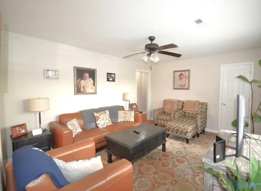 1006 Avenue F, Cullman, AL 35055 - #3