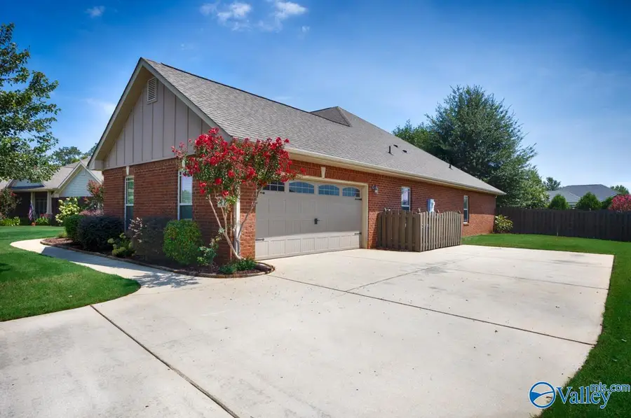 11 Holly Park Blvd Sw, Huntsville, AL 35824 - #3