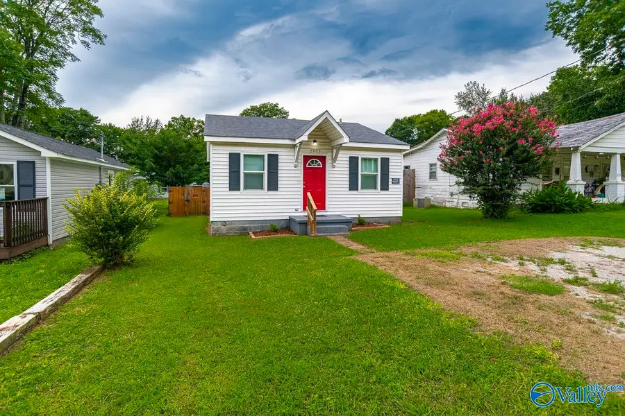 2409 Huntsville Street Nw, Huntsville, AL 35811 - #2