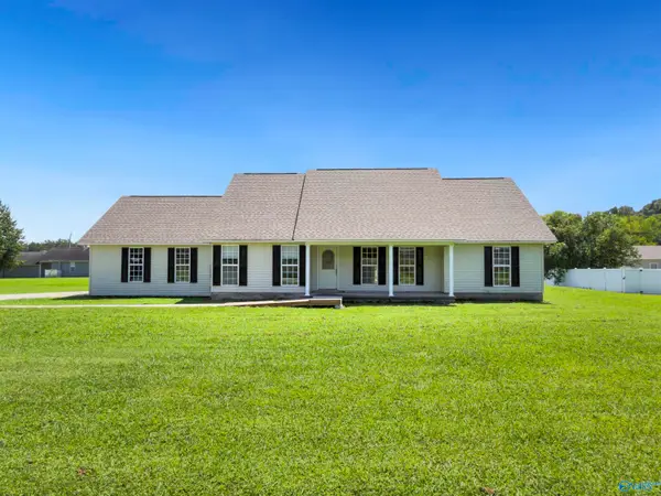 526 Hembree Drive, Guntersville, AL 35976