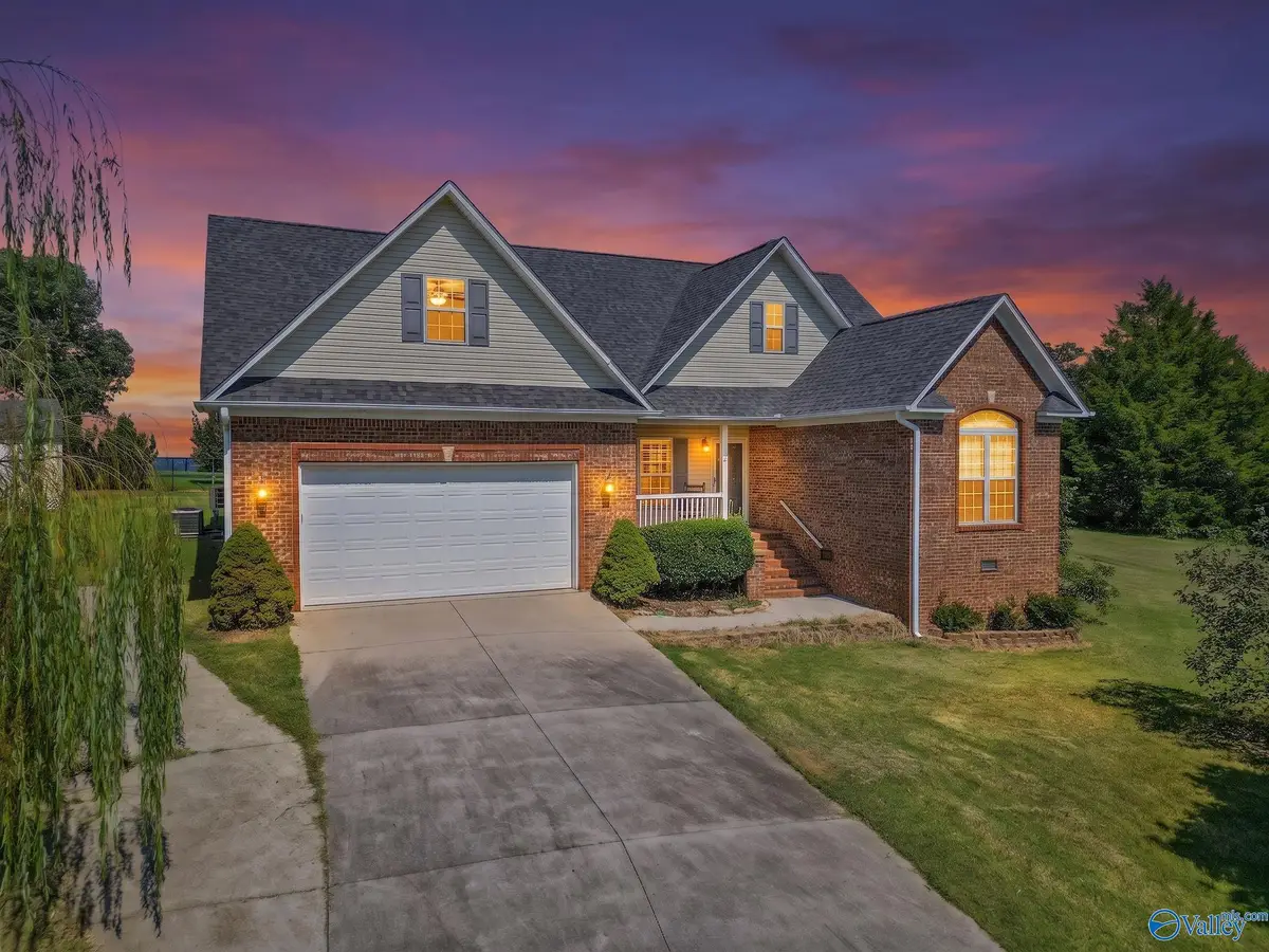 92 Lake Ridge Circle, Guntersville, AL 35976 - #1