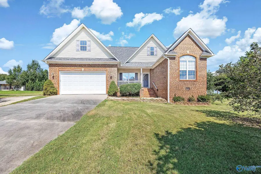 92 Lake Ridge Circle, Guntersville, AL 35976 - #2