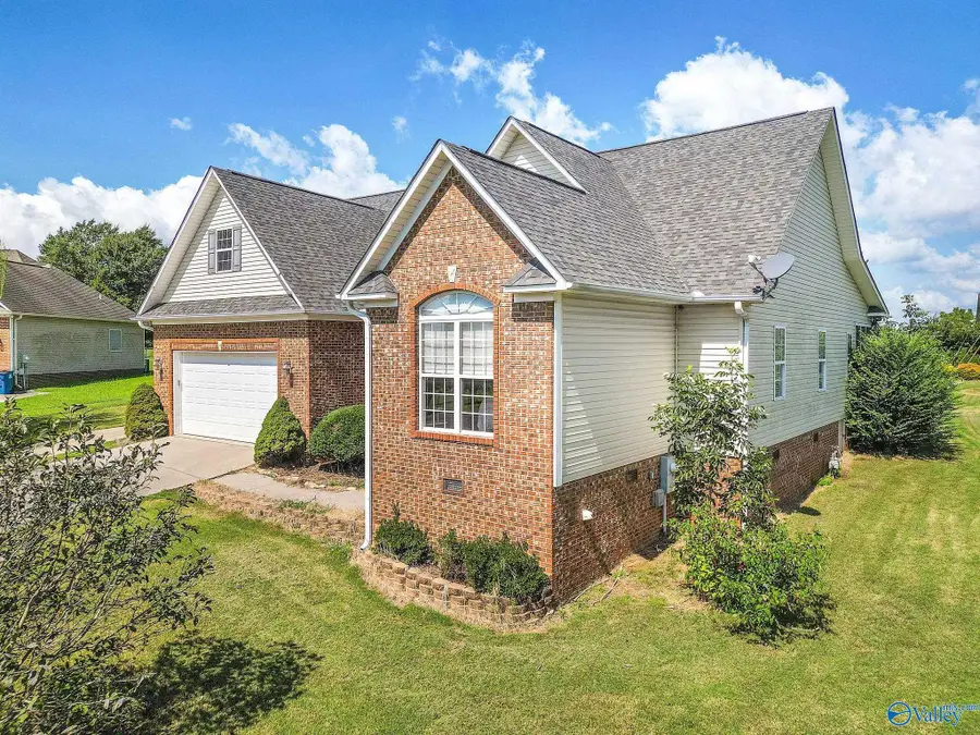 92 Lake Ridge Circle, Guntersville, AL 35976 - #3