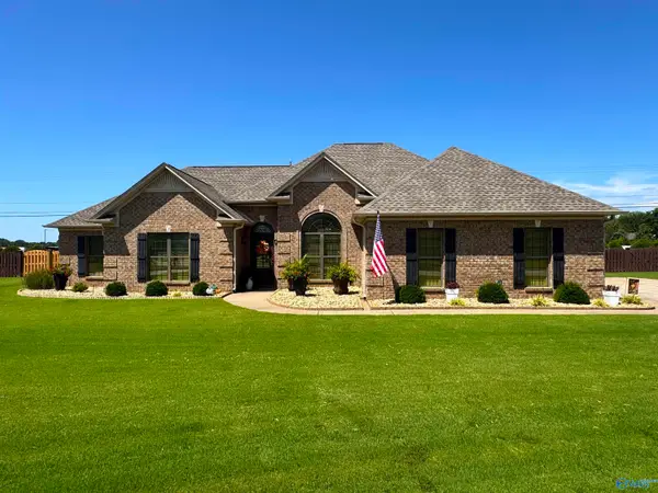 25152 Castlebury Drive, Athens, AL 35613