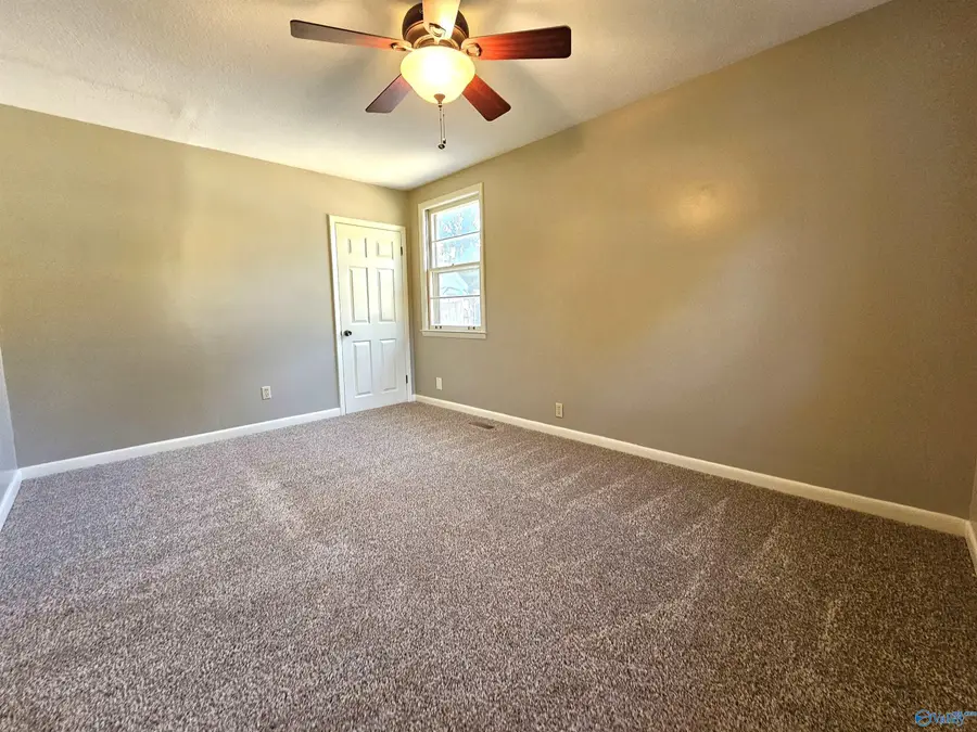 3701 Lakewood Road Nw, Huntsville, AL 35811 - #3