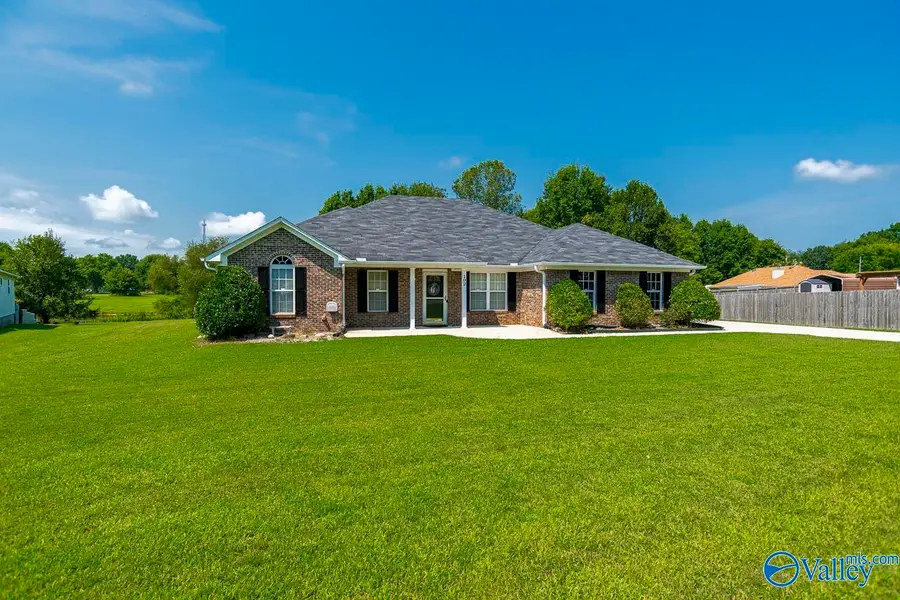 102 Meadow Lake Circle, Ardmore, AL 35739 - #2