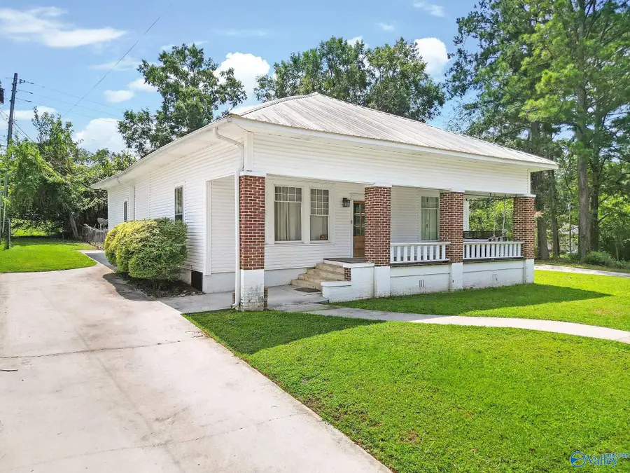 217 Washington Avenue, Oneonta, AL 35121 - #2