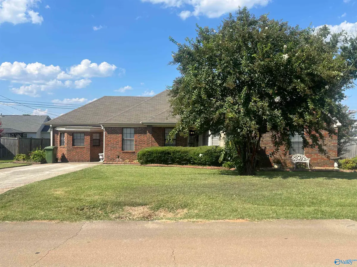 313 Monroe Avenue, Muscle Shoals, AL 35661 - #1