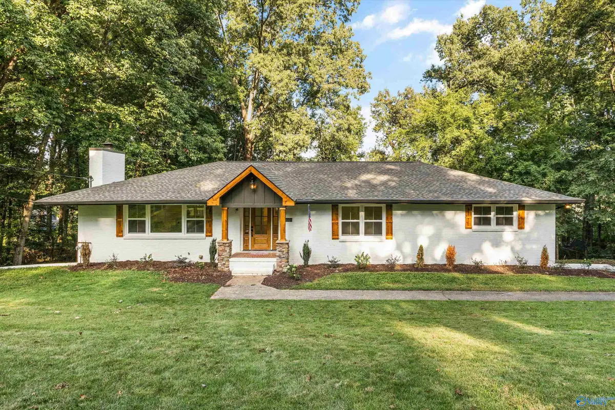 8009 Valley View Drive Se, Huntsville, AL 35802 - #1