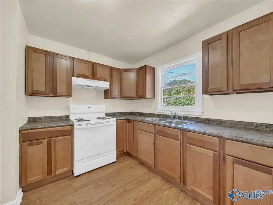 3702 Grote Street Sw, Huntsville, AL 35805 - #2
