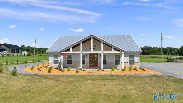 518 Main Street, Section, AL 35771