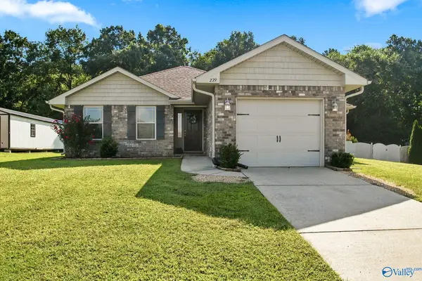 279 Lazy Oak Drive, New Market, AL 35761