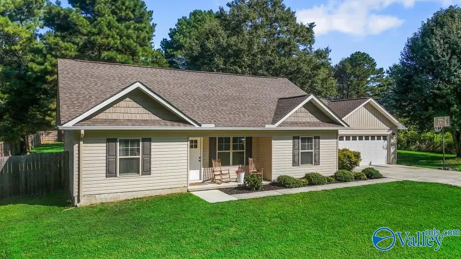 64 Central Henderson Road, Boaz, AL 35957 - #2