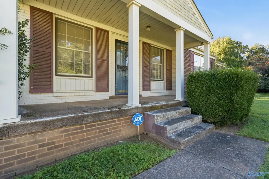 3909 Lakeview Drive Nw, Huntsville, AL 35810 - #3