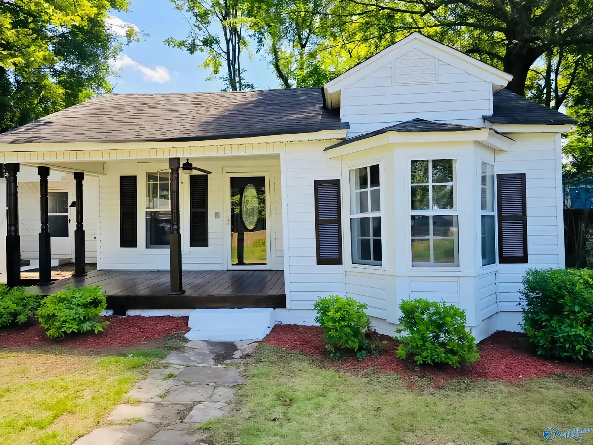 304 Chestnut Street Ne, Hartselle, AL 35640 - #1