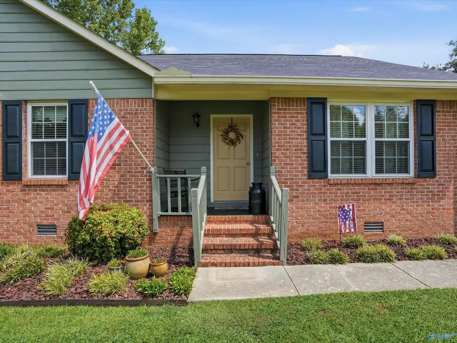 5016 Webb Avenue, Guntersville, AL 35976 - #2