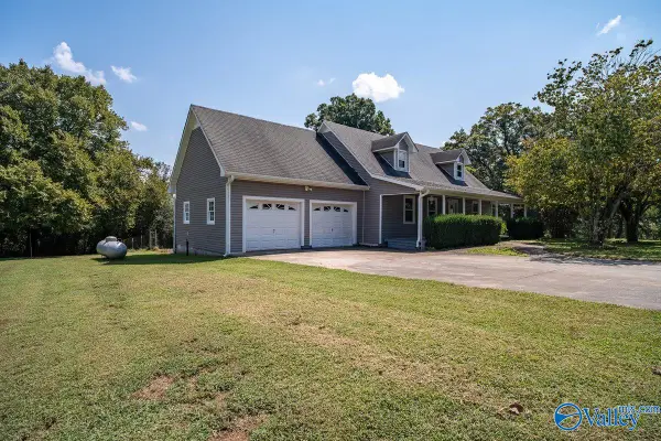 29670 Persimmon Tree Road, Anderson, AL 35610