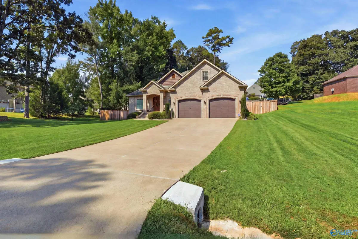 286 Plantation Circle, Killen, AL 35645 - #1