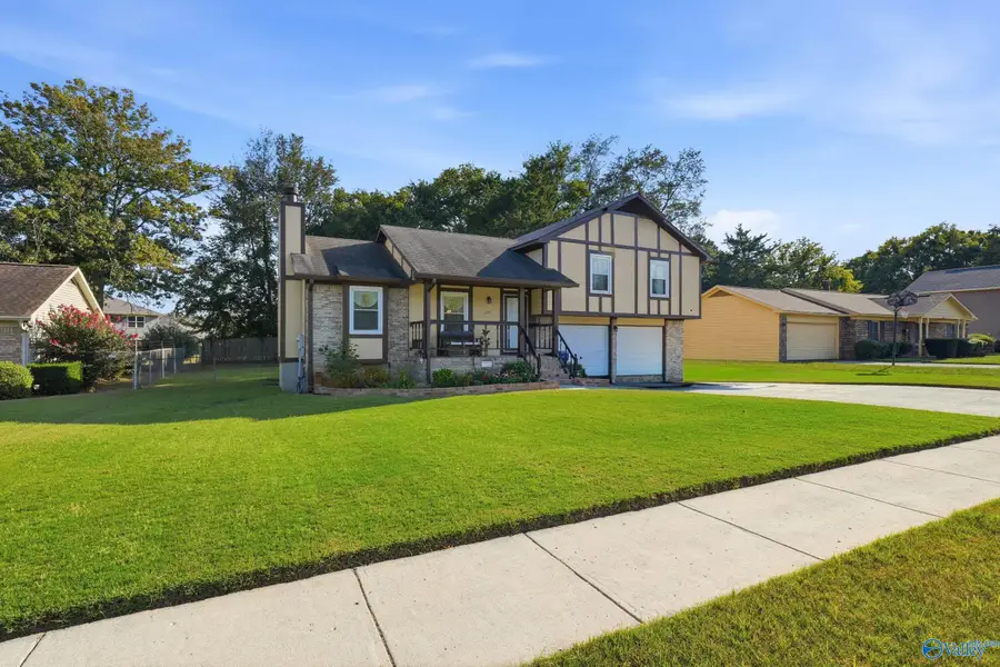 3803 Gardenside Drive Nw, Huntsville, AL 35810 - #3