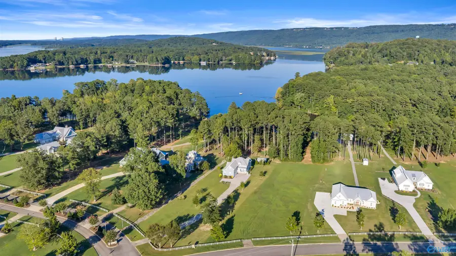 499 Northshore Drive, Scottsboro, AL 35769 - #2