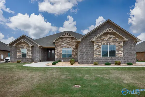 26431 Birkshire Lane, Athens, AL 35613