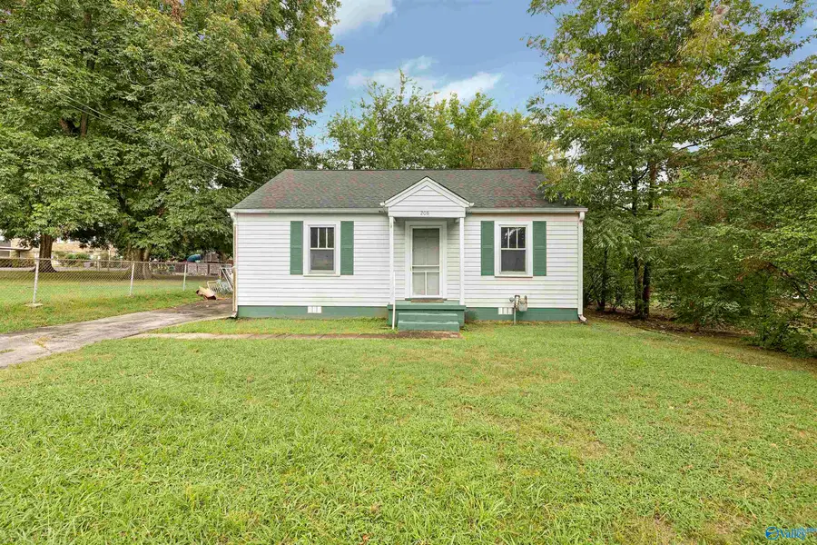 208 Chestnut Street, Hartselle, AL 35640 - #2