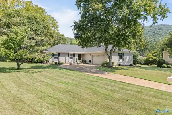 7702 Shadow Bend Drive Se, Huntsville, AL 35802