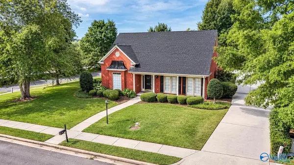 3014 Waterman Drive, Owens Cross Roads, AL 35763