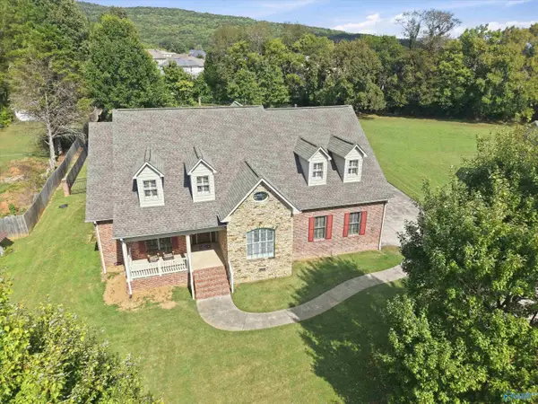 115 Featherstone Lane, Owens Cross Roads, AL 35763