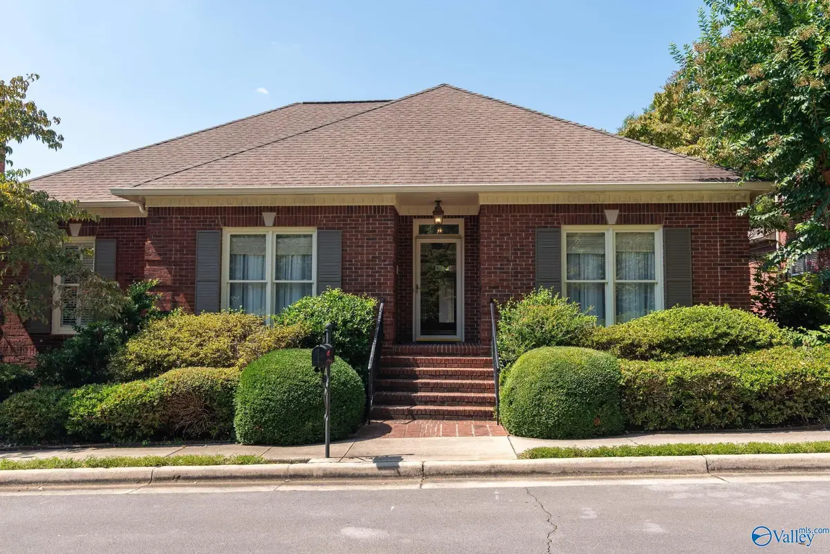 48 Saint James Square, Huntsville, AL 35801 - #1