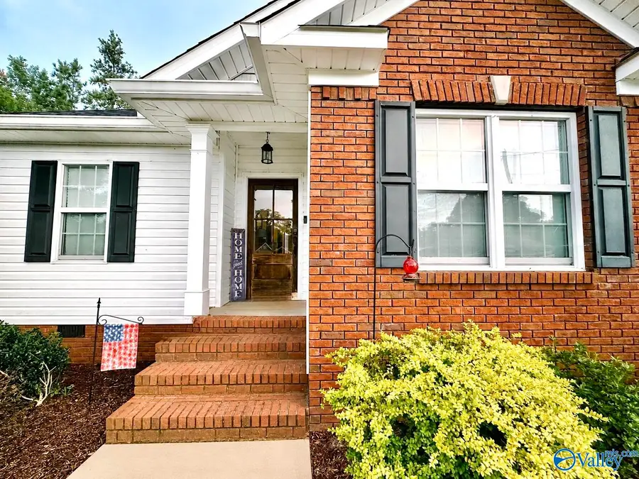 109 Victoria Lane, Rainbow City, AL 35906 - #2