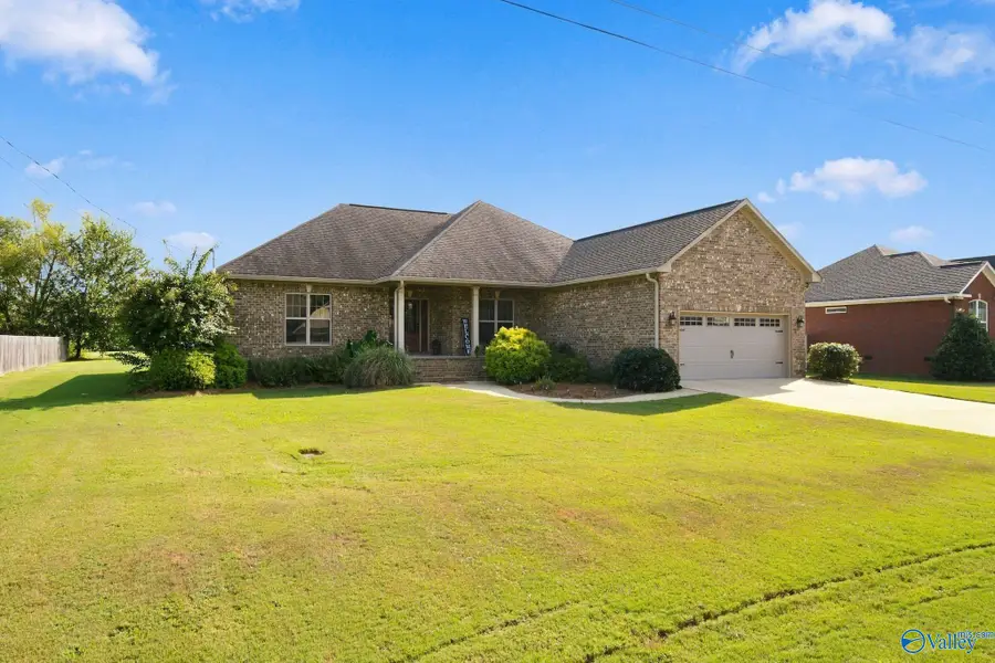 135 Cottonwood Circle, Gadsden, AL 35901 - #2