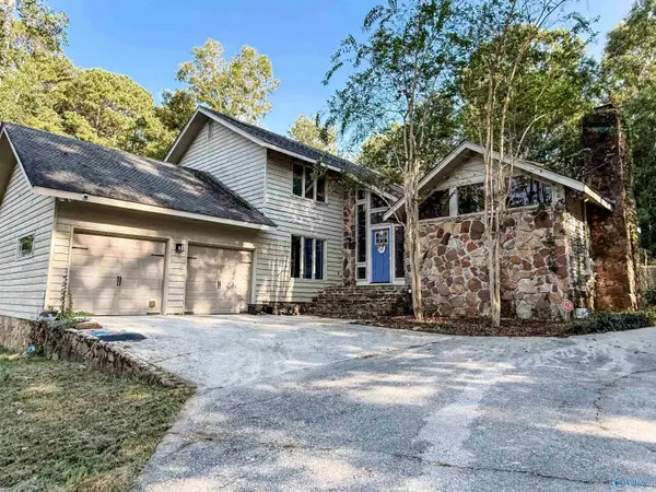 134 Windy Hill Road, Rainbow City, AL 35906