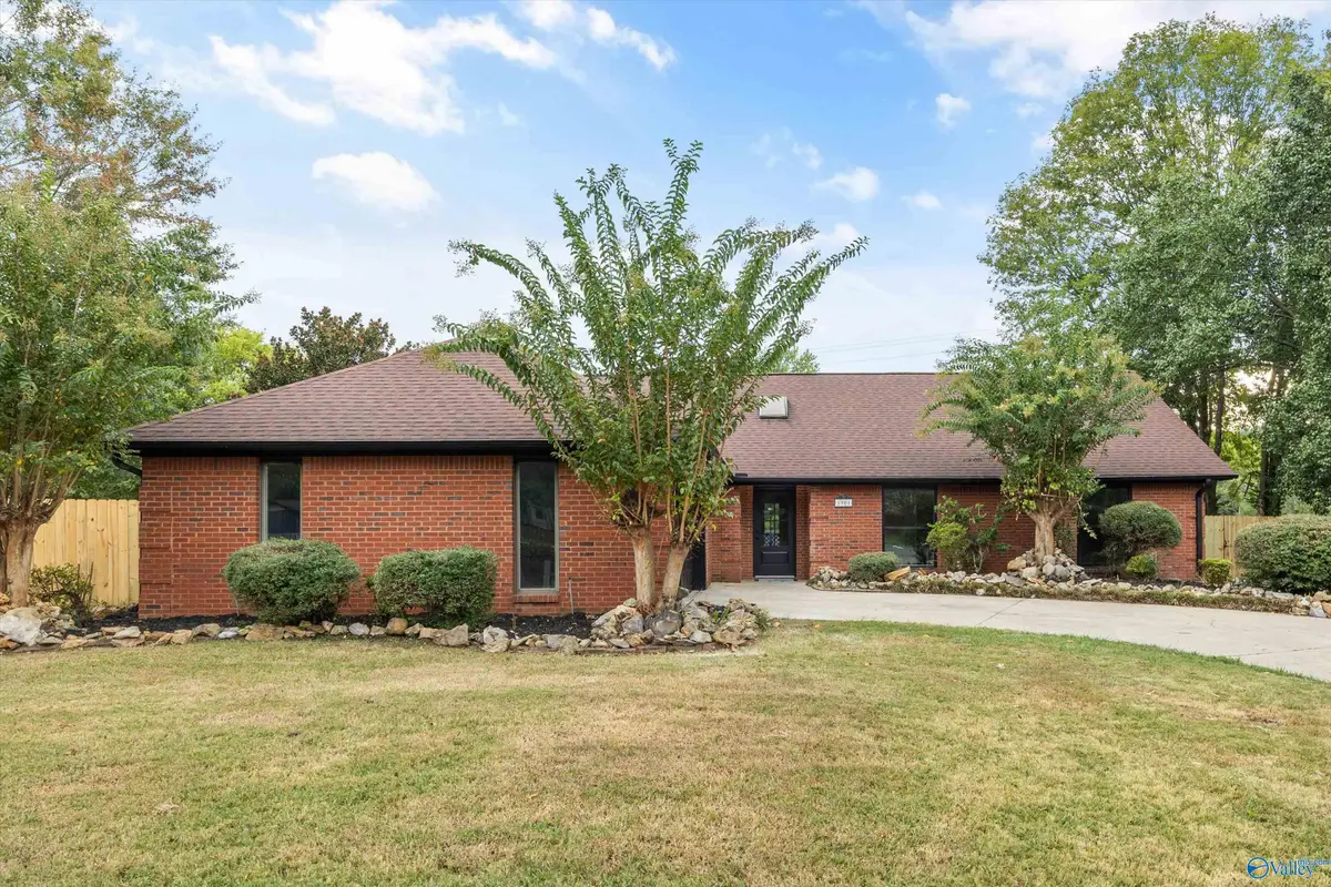 1901 Helmsdale Circle, Huntsville, AL 35803 - #1