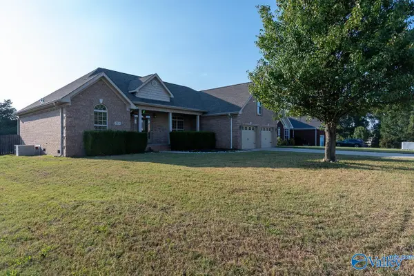 110 Grassy Bank Drive, New Market, AL 35761