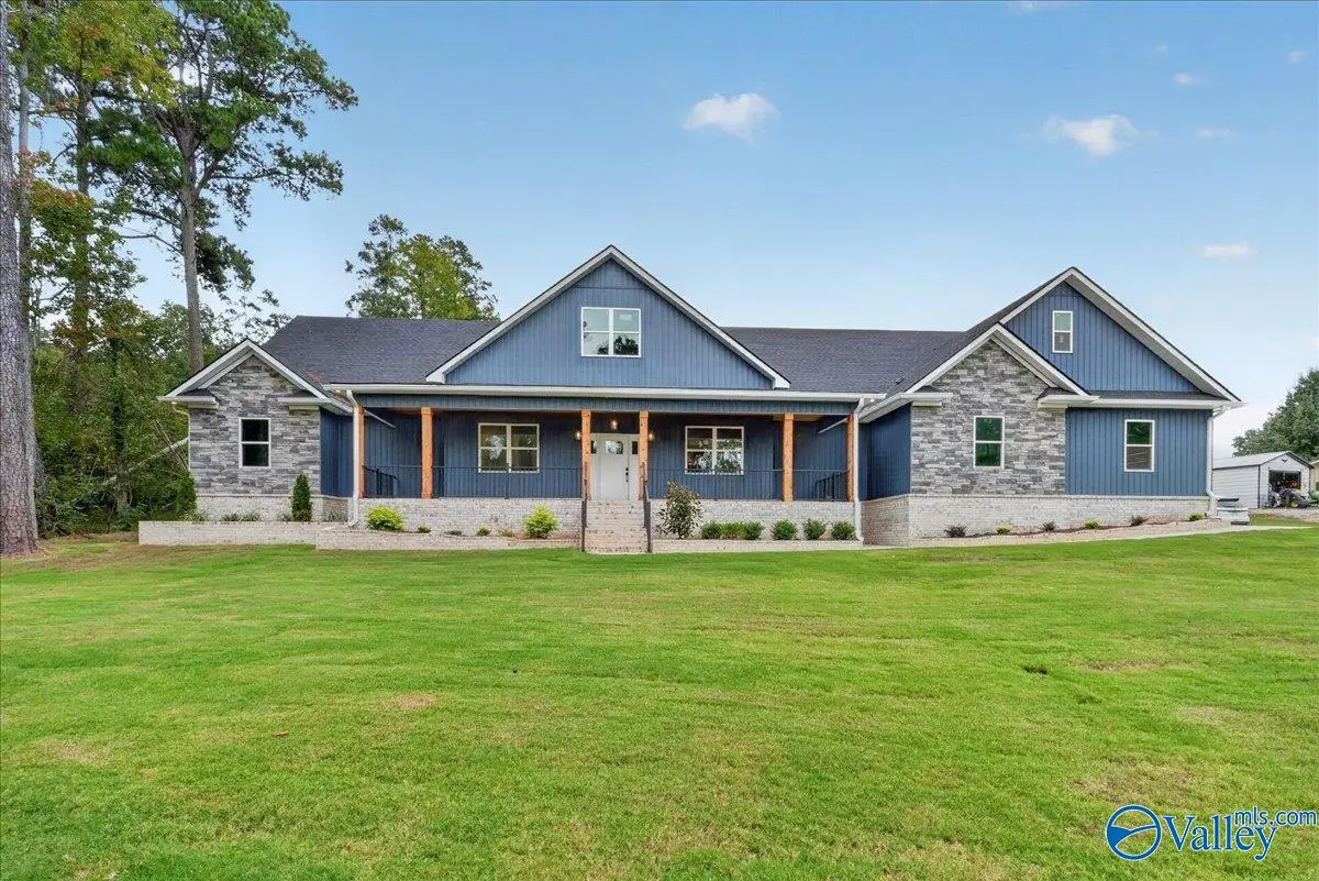 225 Floyd Circle, Scottsboro, AL 35769 - #1
