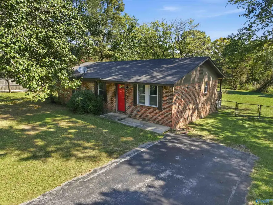 675 New Center Road, Hartselle, AL 35640 - #2